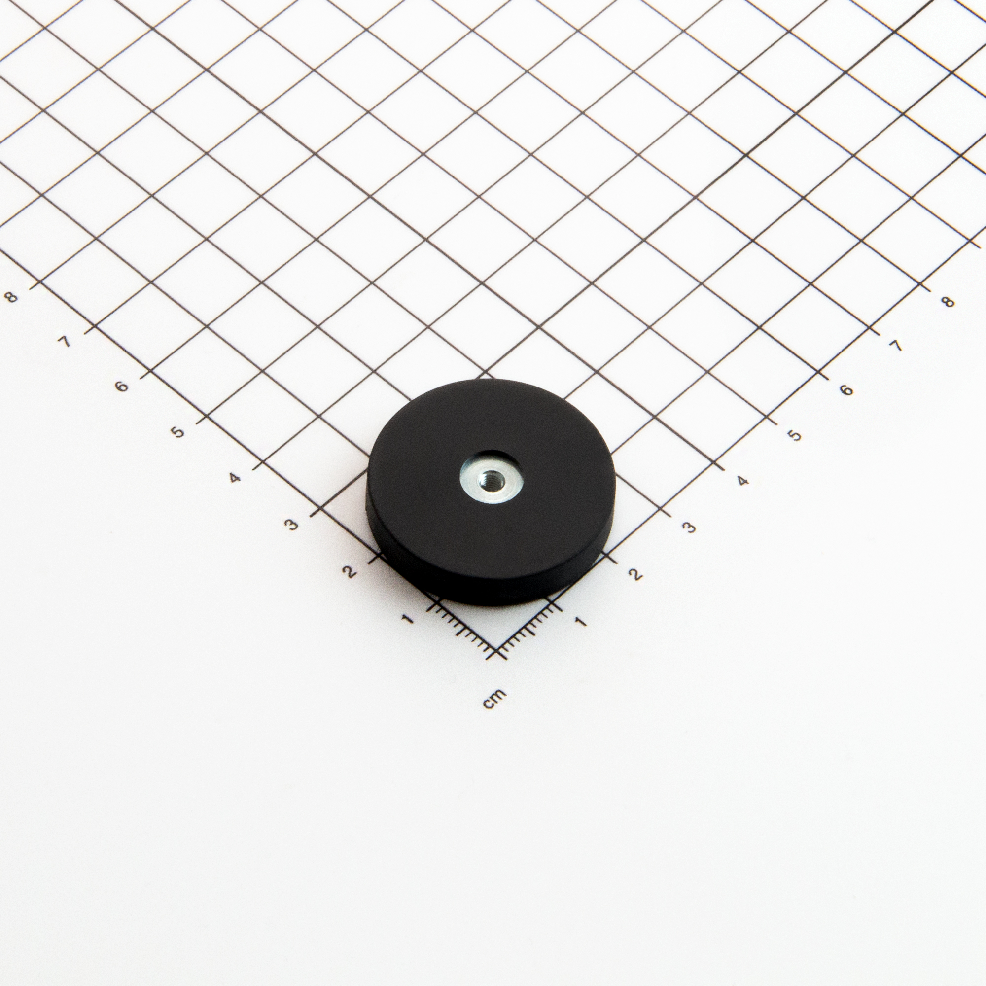 Gummierter schwarzer Magnet Ø32x7mm mit Innengewinde M3