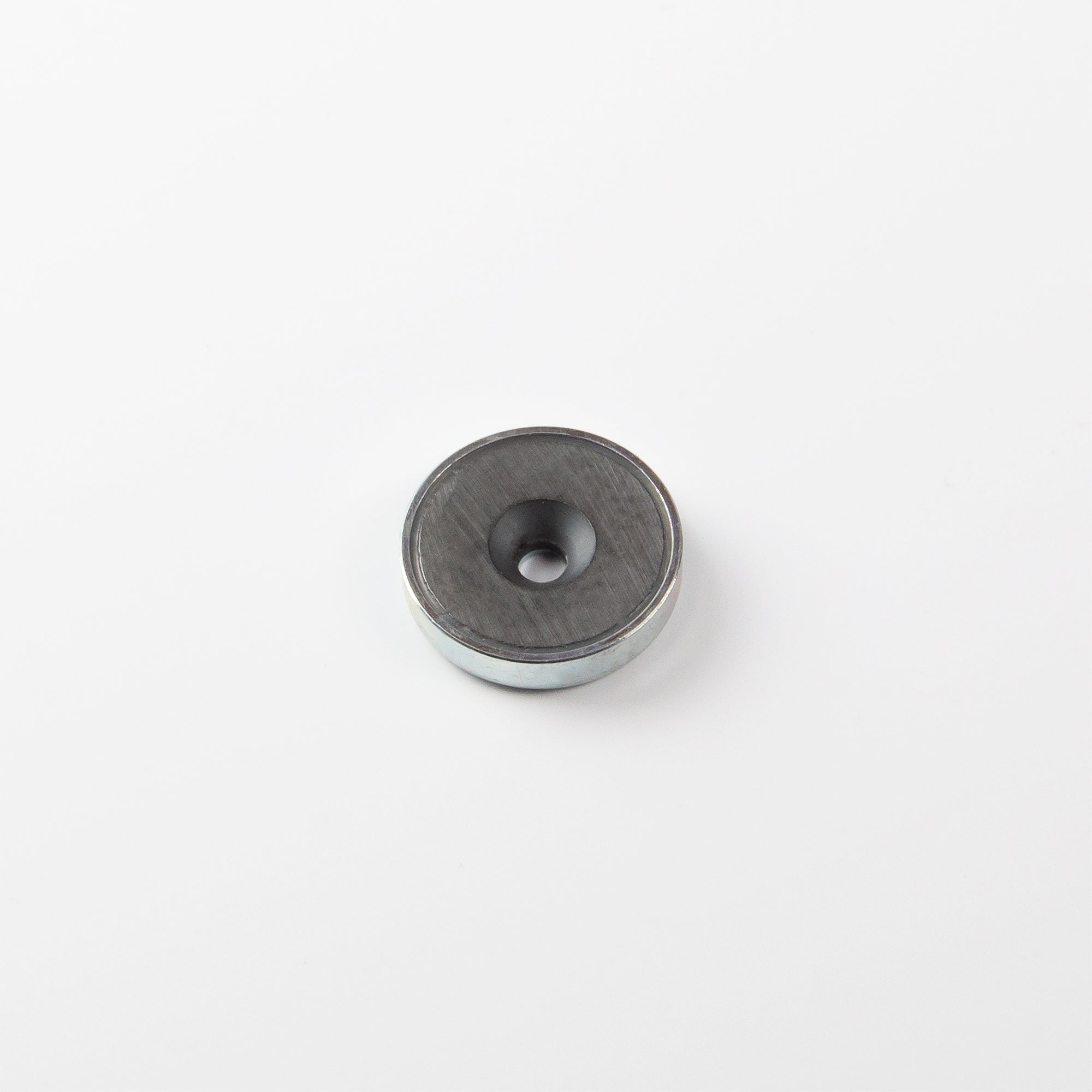 Ferrit Flachgreifer Ø32x7mm mit konischer Senkung Haftfläche