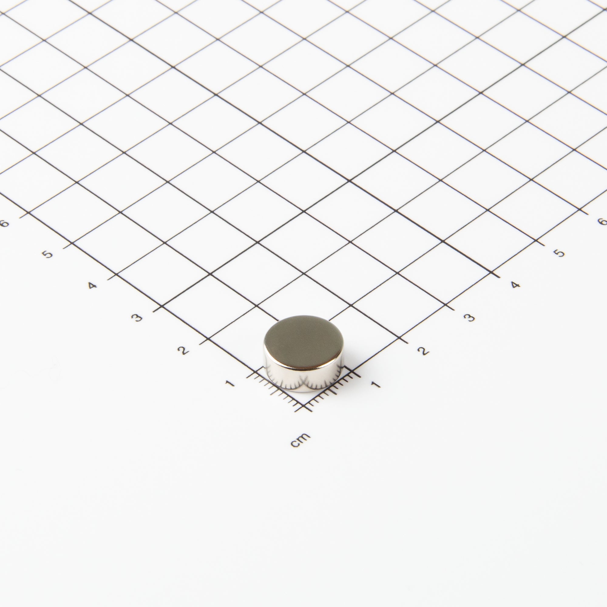Flacher Scheibenmagnet aus Neodym mit der Abmessung Ø12x5mm