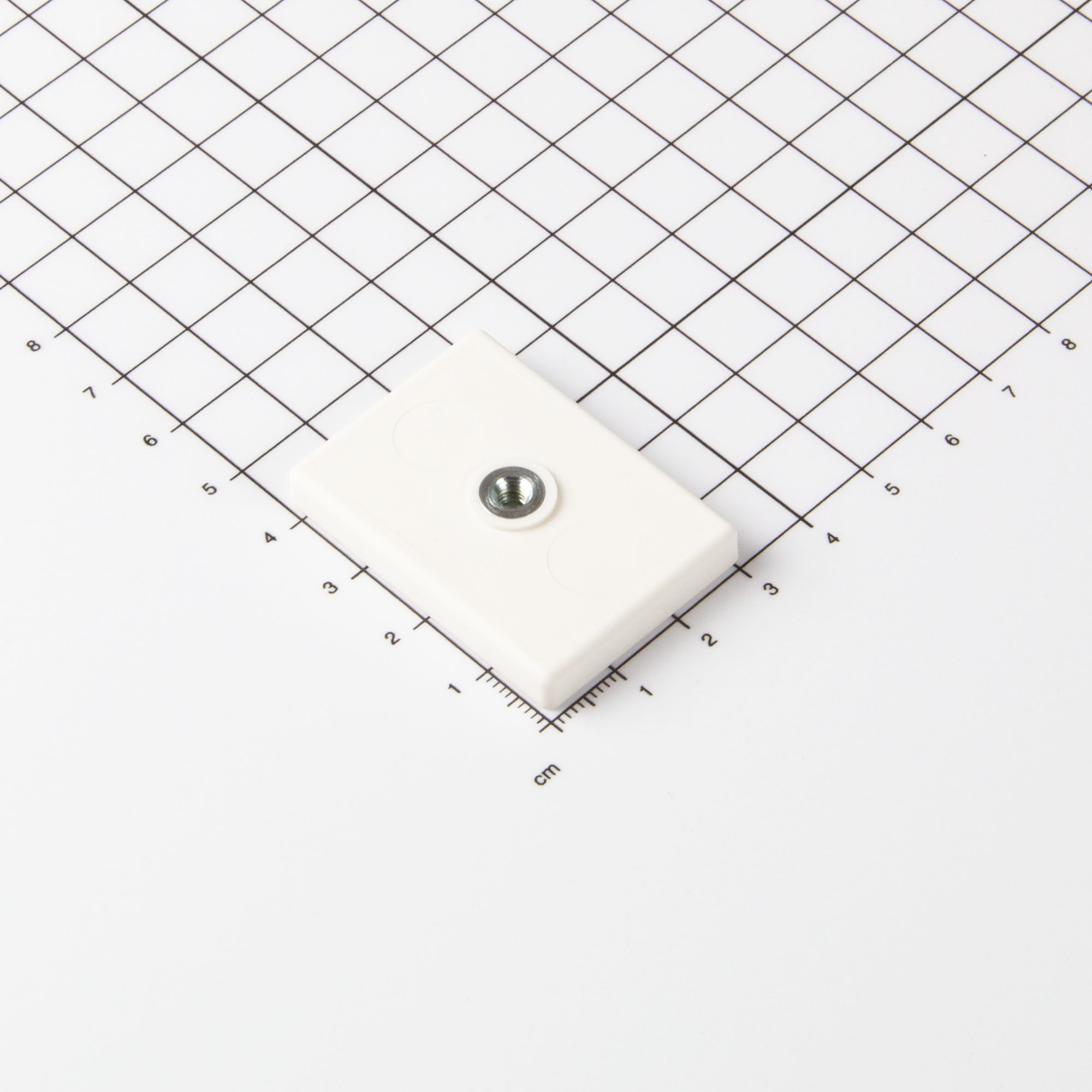 Gummierter weißer Magnet 43x31x6,9mm mit Innengewinde M6