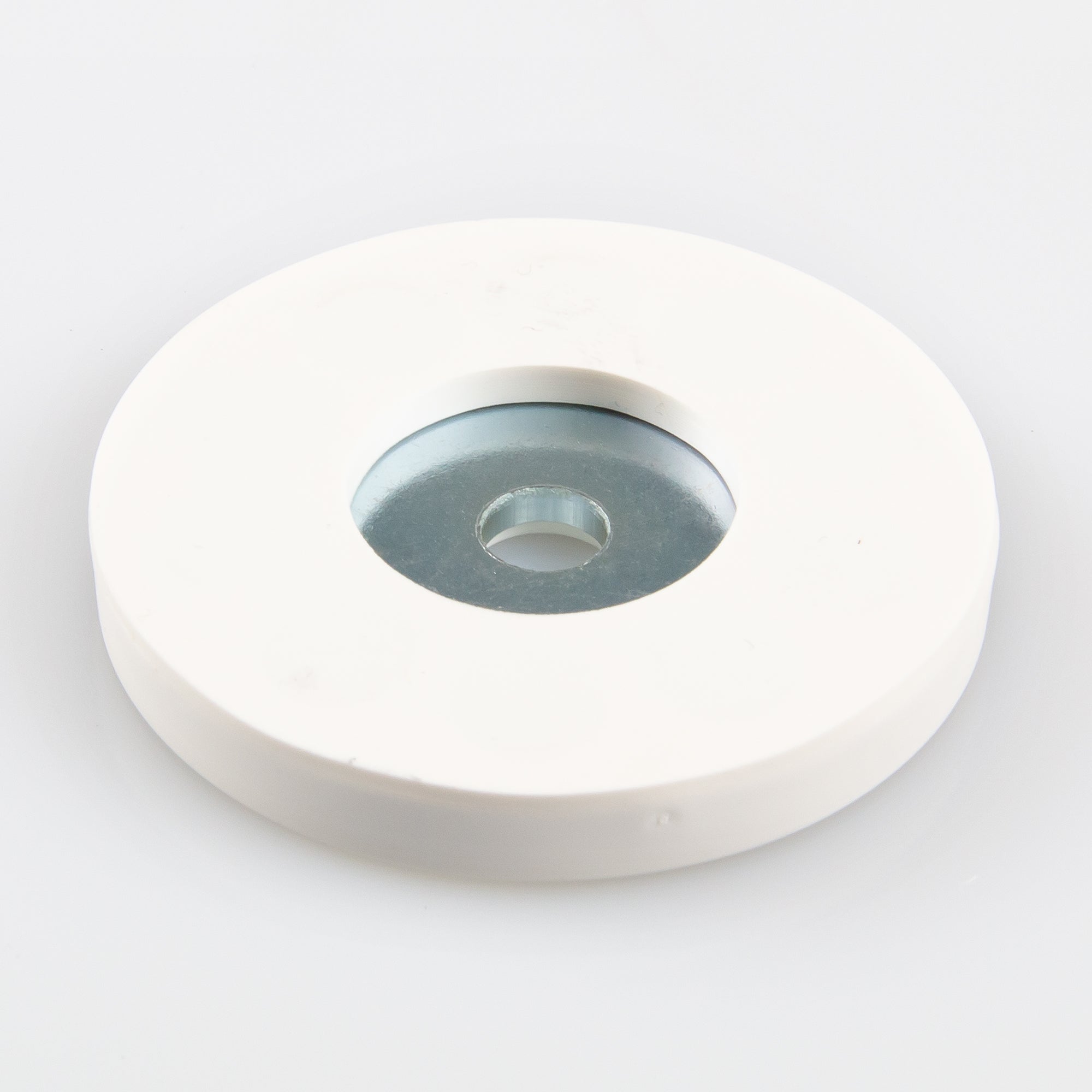 Gummierter Magnet Ø57x7,6mm mit zylindrischer Senkung Haftfläche