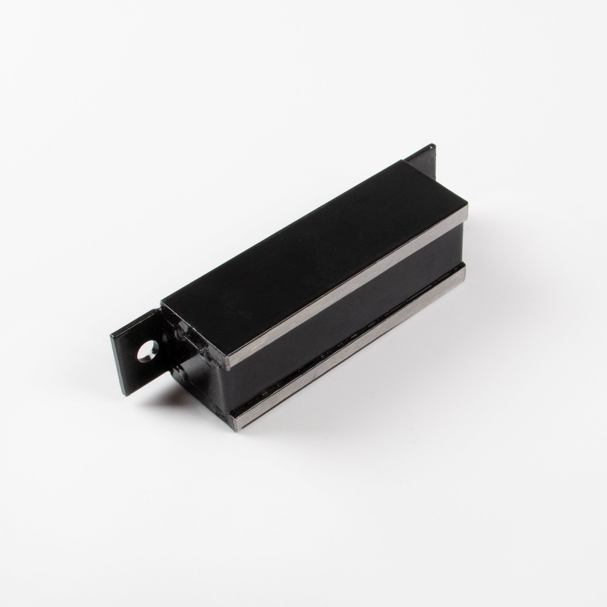 Flachleiste aus AlNiCo 133x32x35mm mit Befestigungslaschen