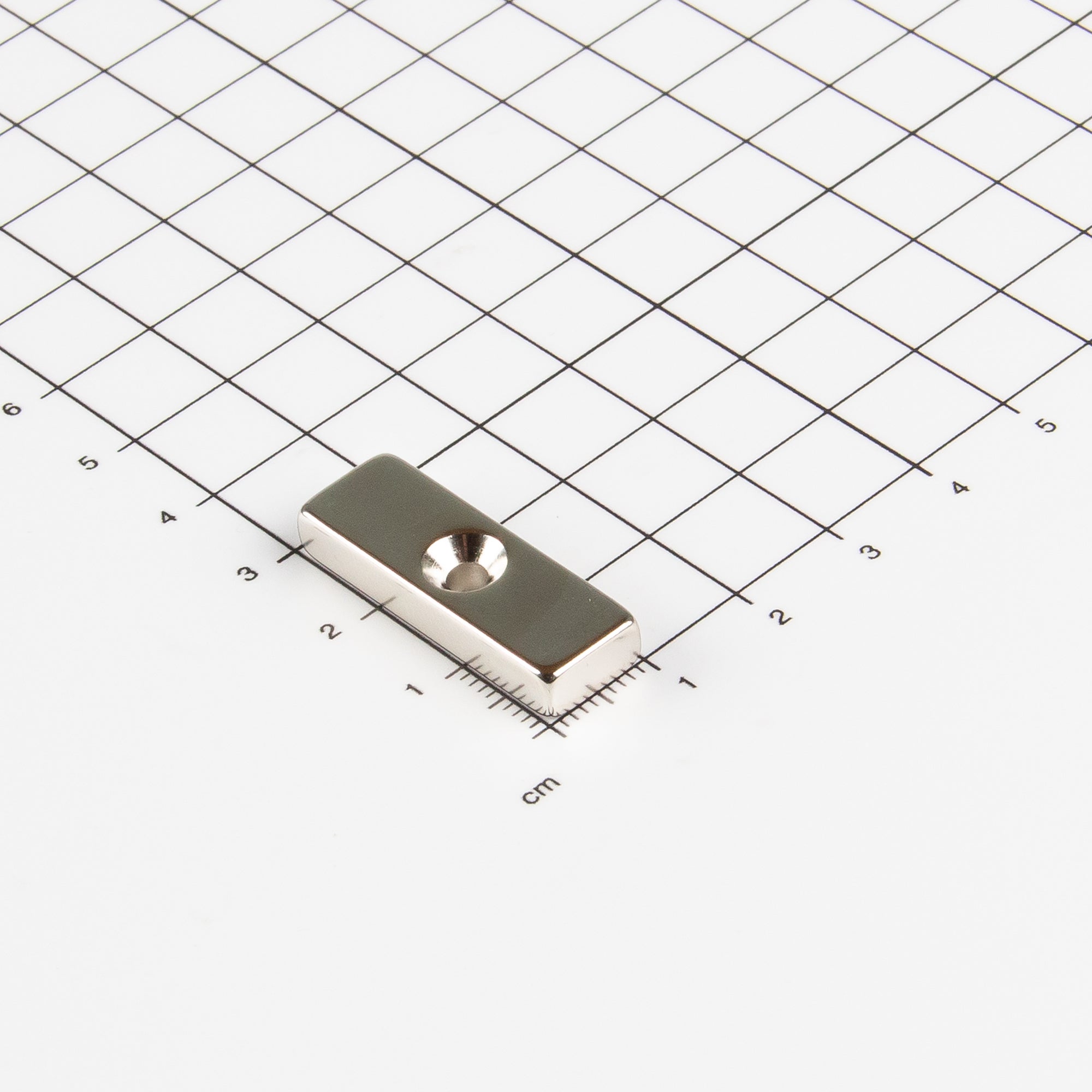 Neodym-Blockmagnet 30x10x5mm mit konischer Senkung