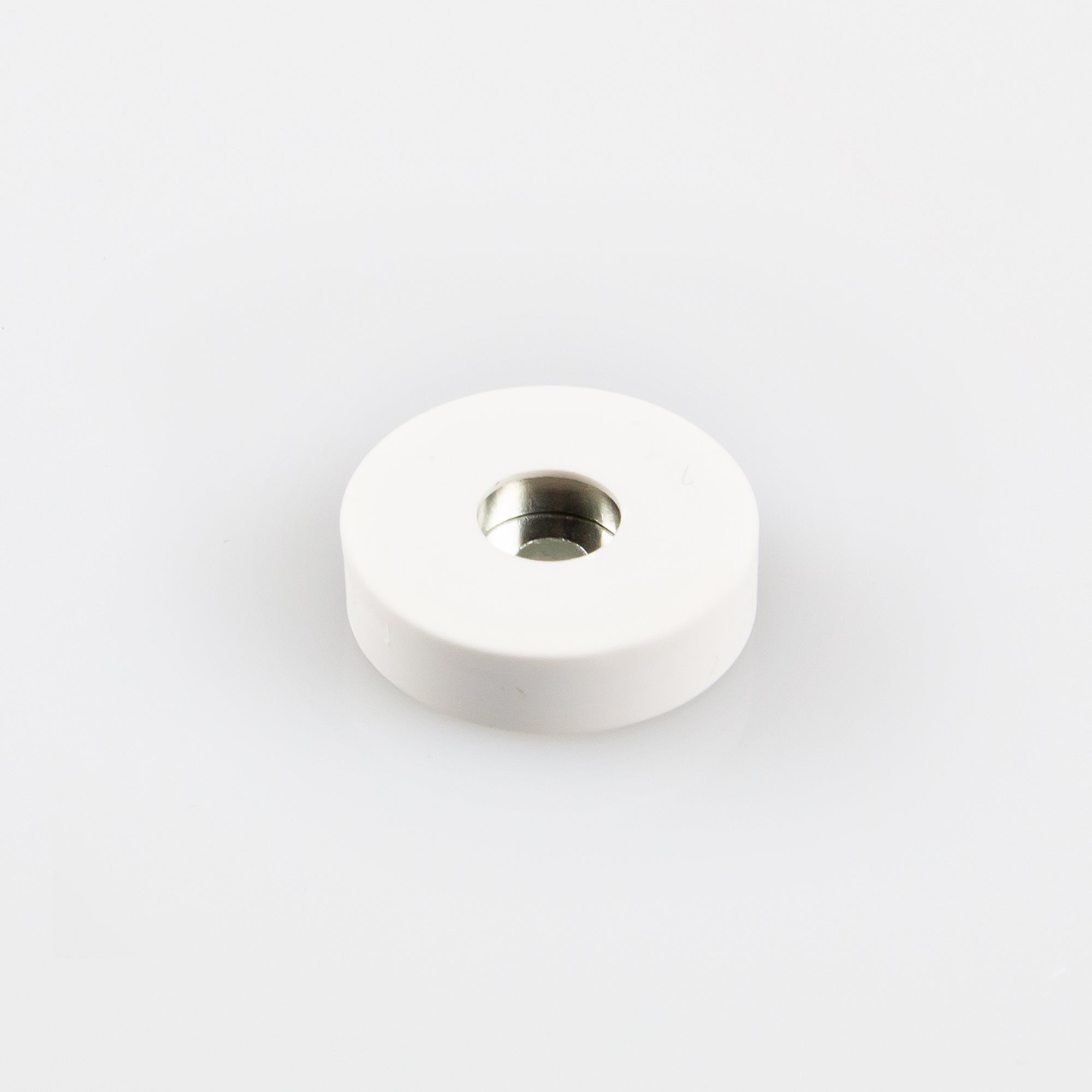 Gummierter Magnet Ø22x6mm mit zylindrischer Senkung Haftfläche