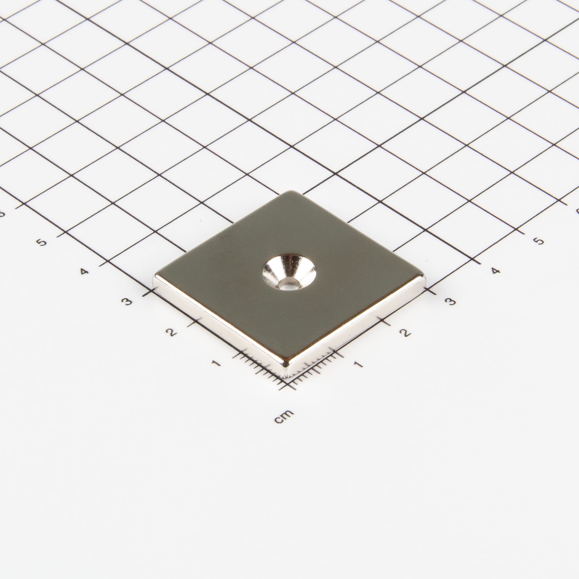 Neodym Blockmagnet mit konischer Senkbohrung 30x30x4mm