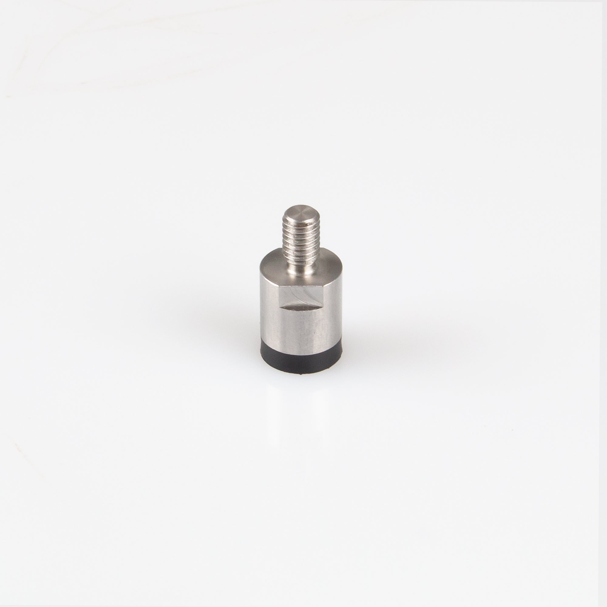 Gummierter magnetischer Anschlag zum Halten von Klappen und Türen