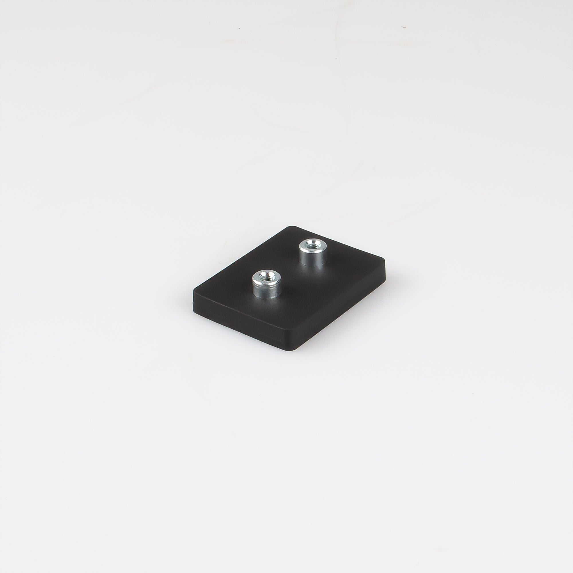 Gummiertes schwarzes Magnetsystem 59x45x8,5mm 2x Gewindebuchse M5