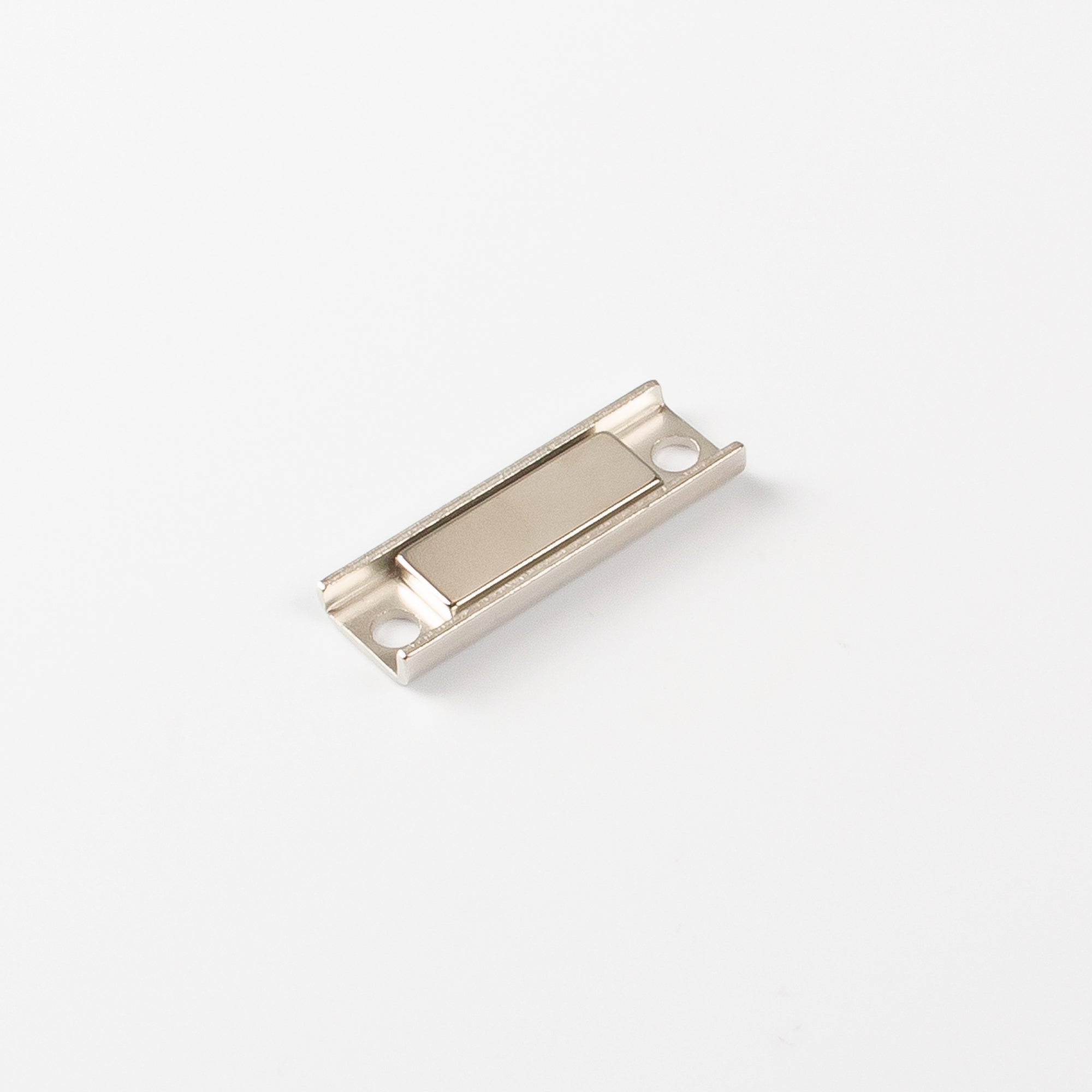 Flachleiste mit Neodymkern 45x15x5mm im langen U-Profil mit seitlichen Bohrungen