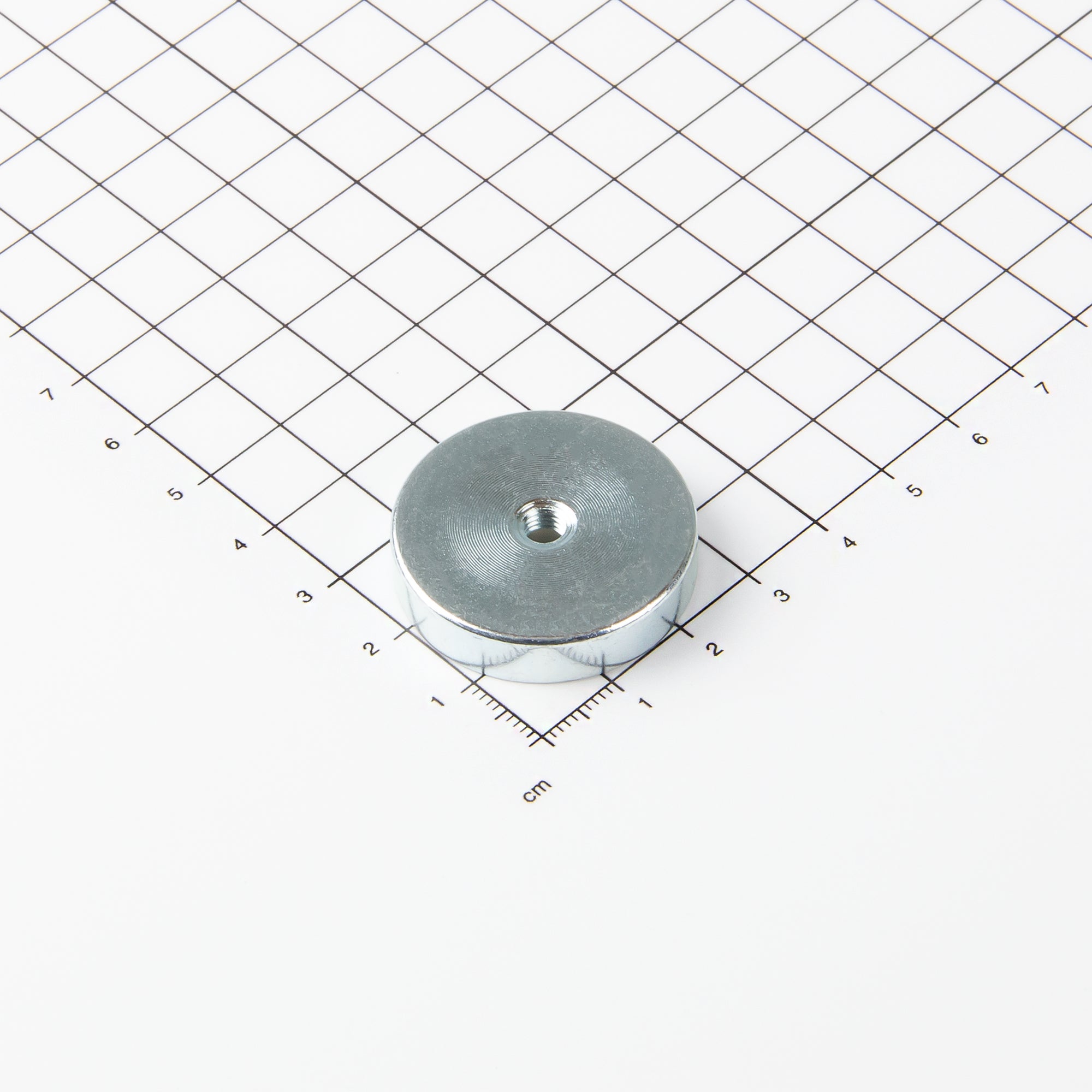 Neodym Topfmagnet mit Innengewinde M5 in der Abmessung Ø32x7mm