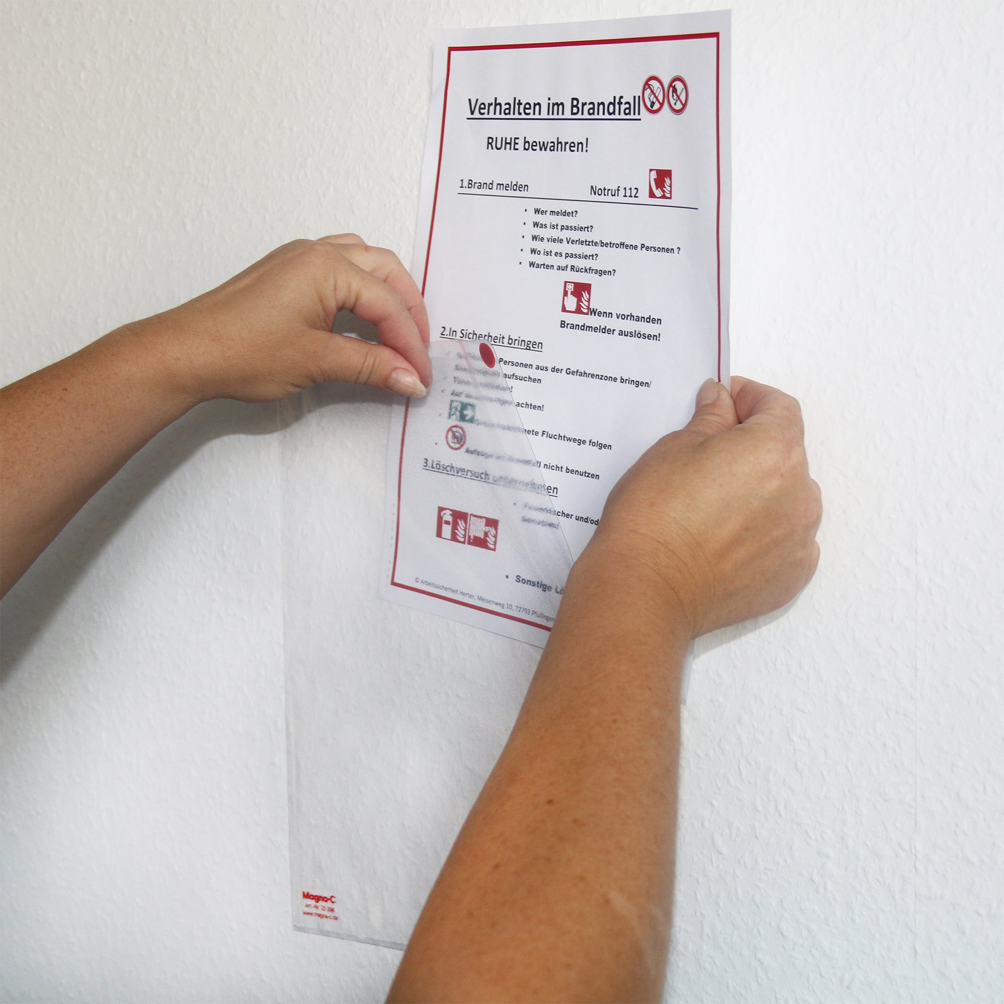 Selbstklebende Klarsichthülle 320x230mm mit Magnetverschluss Anwendung