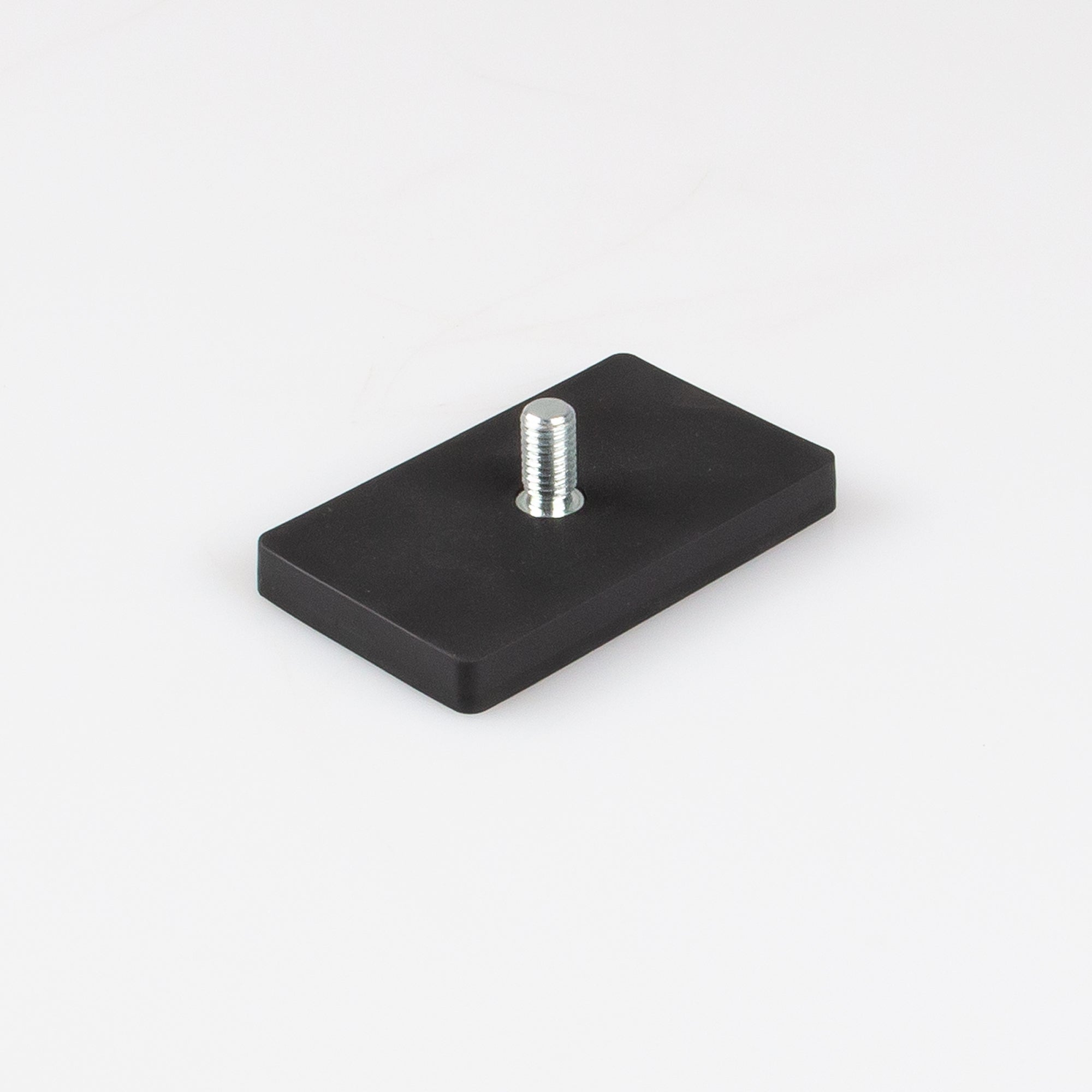 Gummierter schwarzer Magnet 74x45x8,5mm Gewindezapfen M6