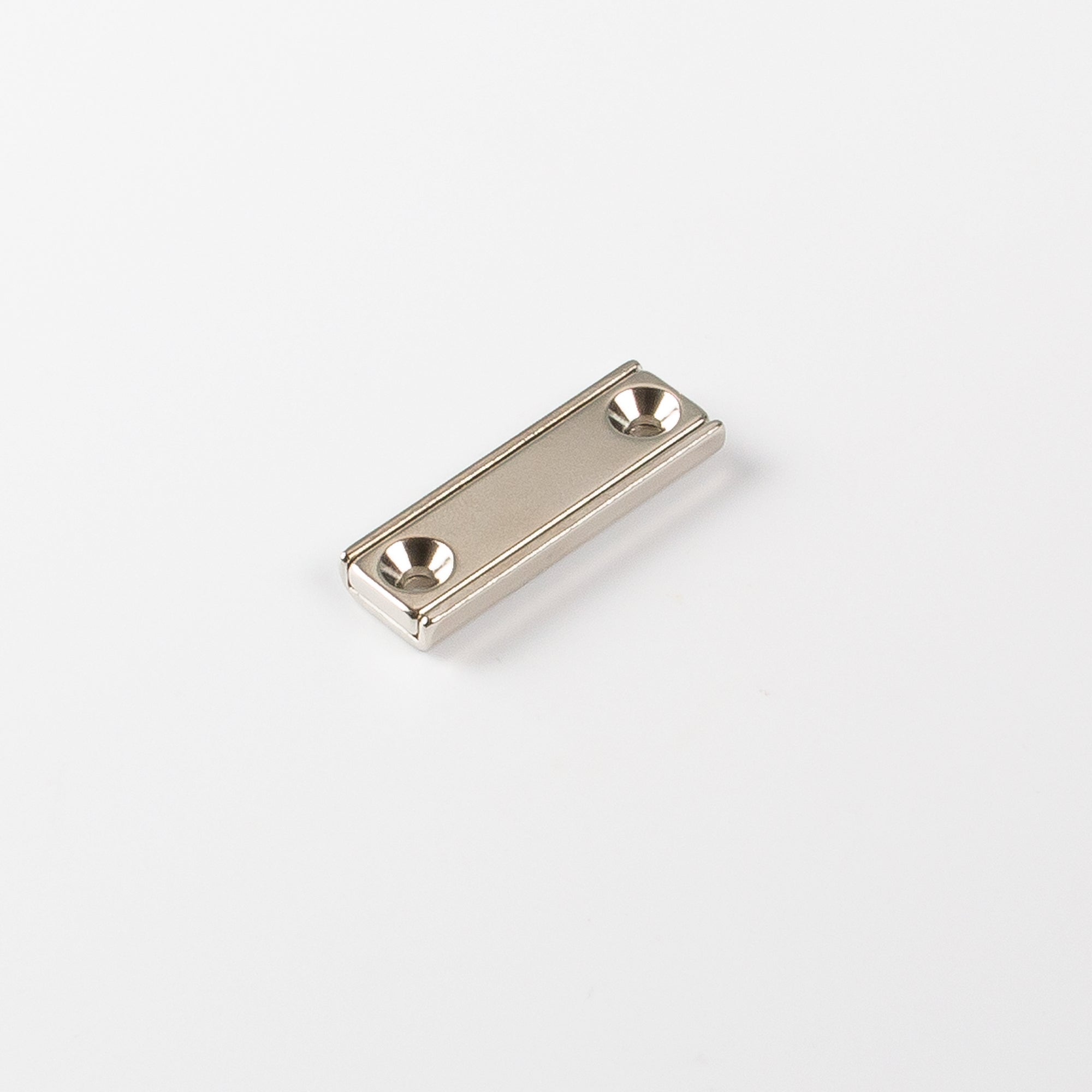 Neodym-Flachleiste 40x13,5x5mm mit konischer Senkung