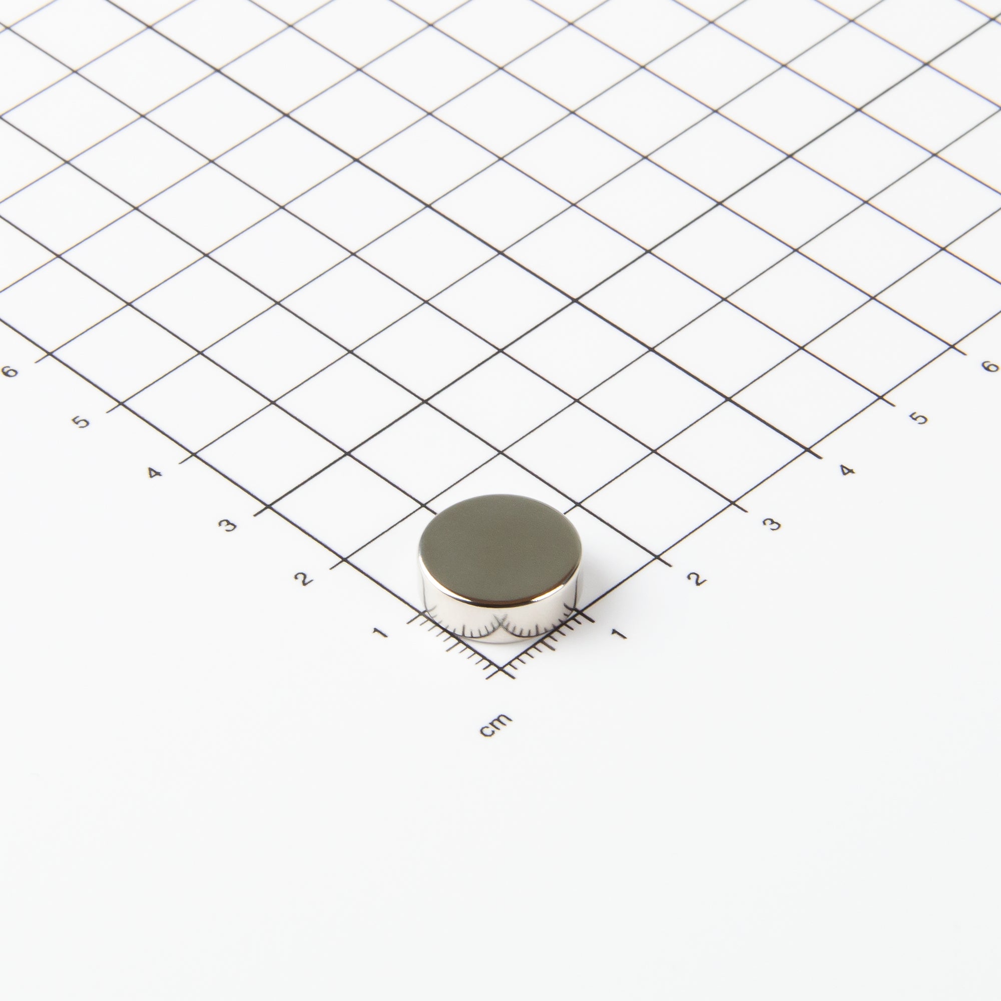 Flacher Scheibenmagnet aus Neodym mit der Abmessung Ø15x5mm