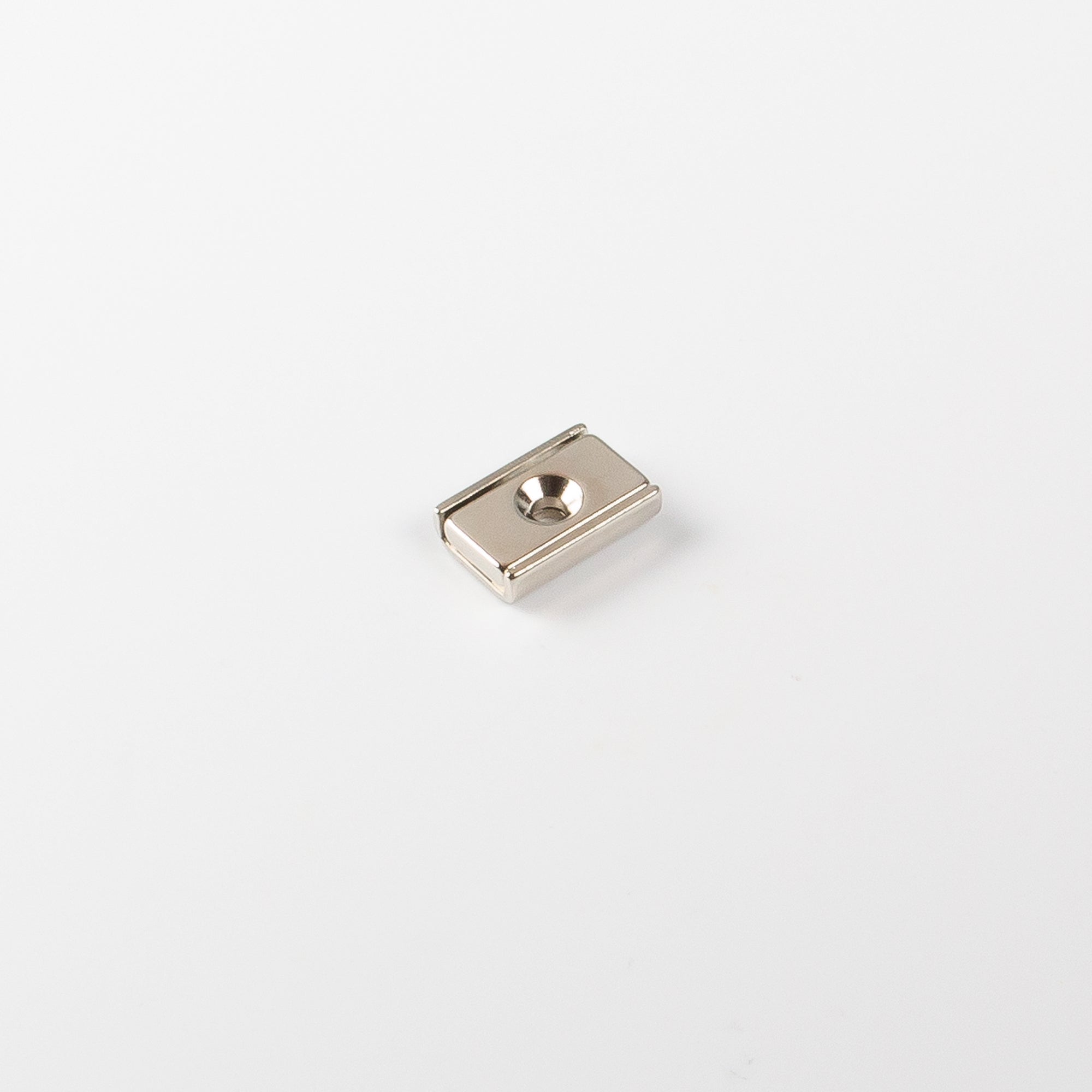 Neodym-Flachleiste 20x13,5x5mm mit konischer Senkung