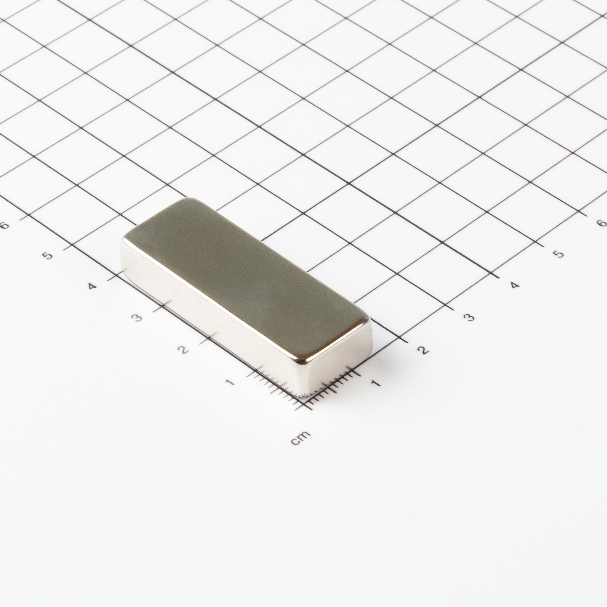 Blockmagnet aus Neodym mit der Abmessung 40x15x8mm
