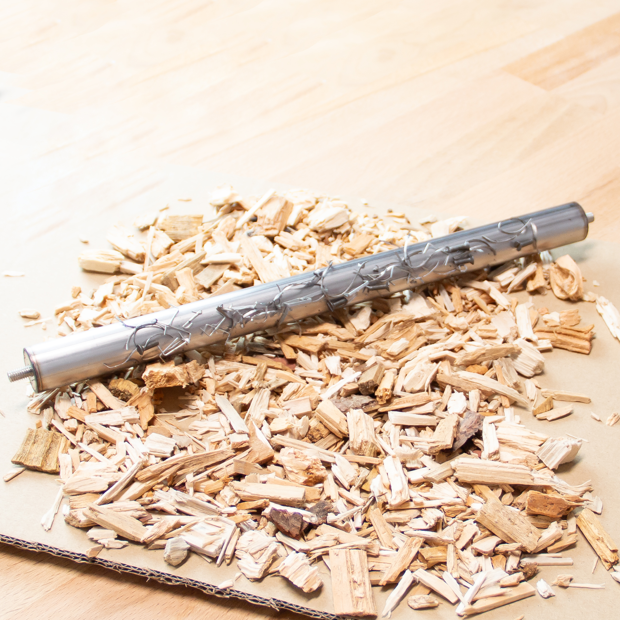Ein Stabseparator zieht die Eisenteile aus den Holzstückchen