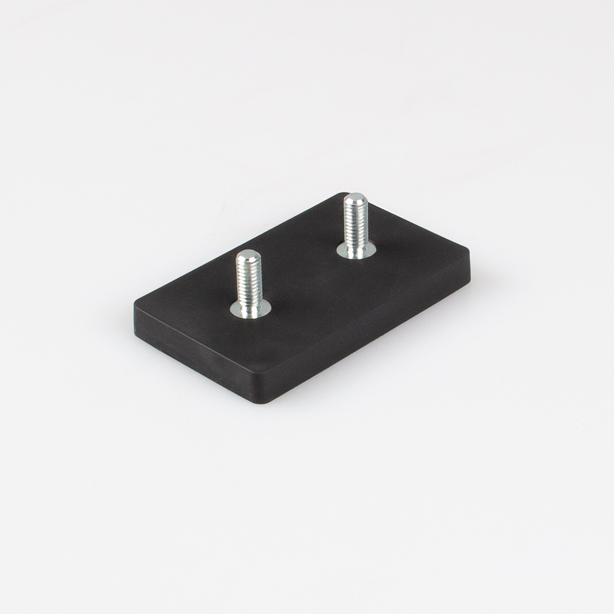 Gummierter schwarzer Magnet 74x45x8,5mm Gewindezapfen 2xM6