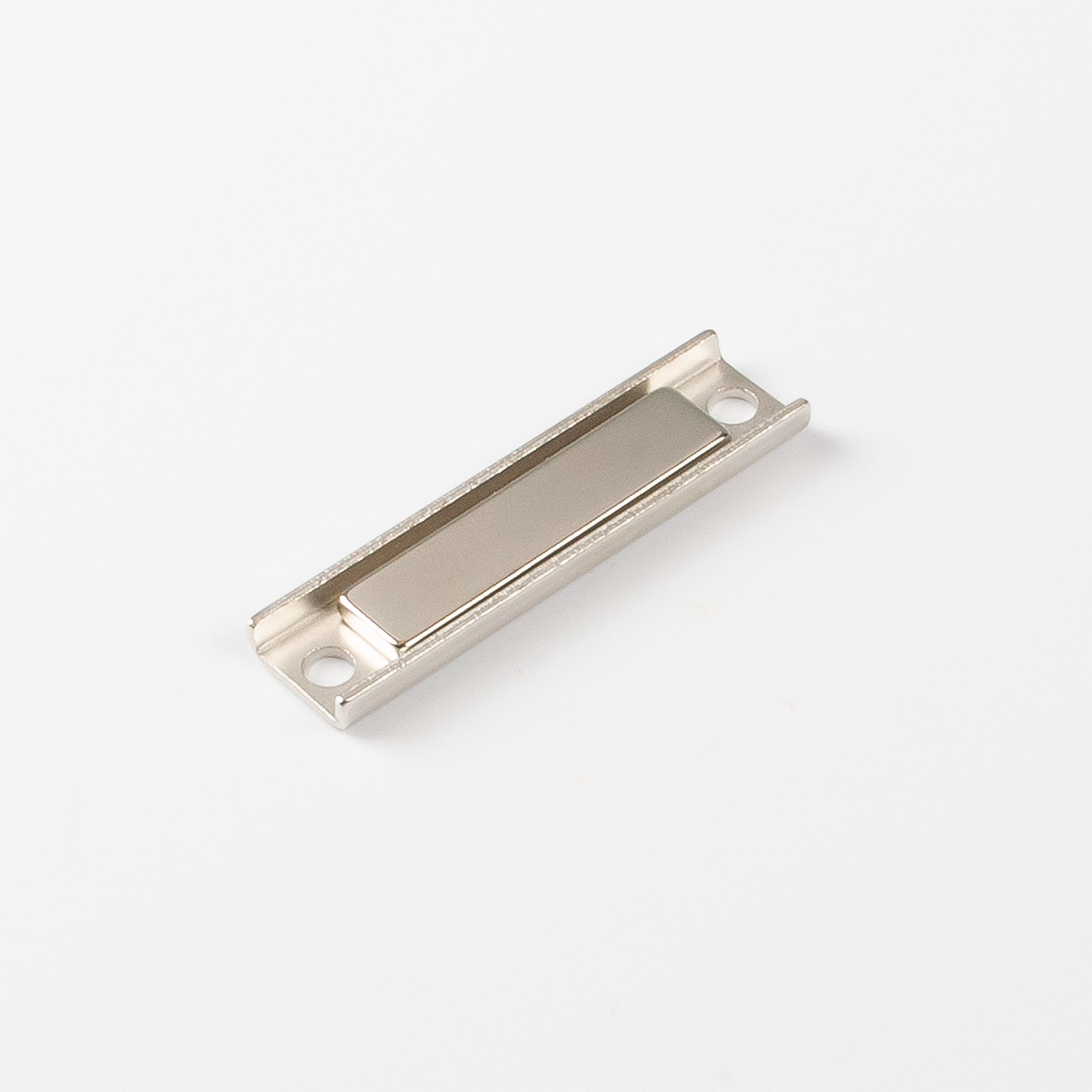 Flachleiste mit Neodymkern 60x15x5mm im langen U-Profil mit seitlichen Bohrungen