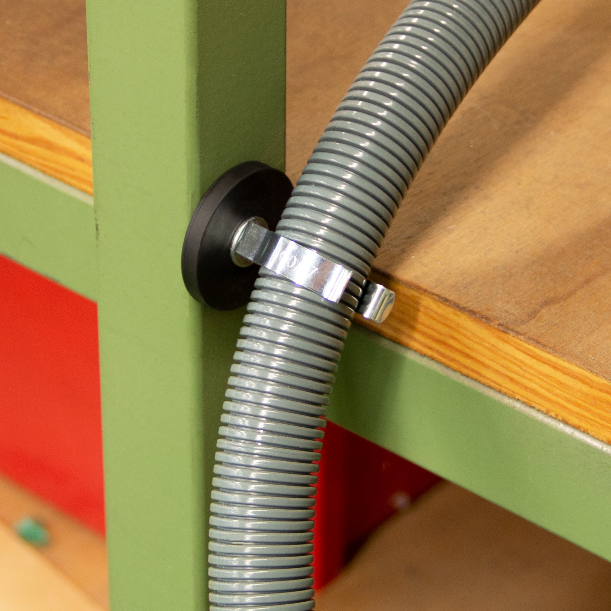 Gummiertes Magnetsystem Ø43x50mm mit Halteklammer Anwendung