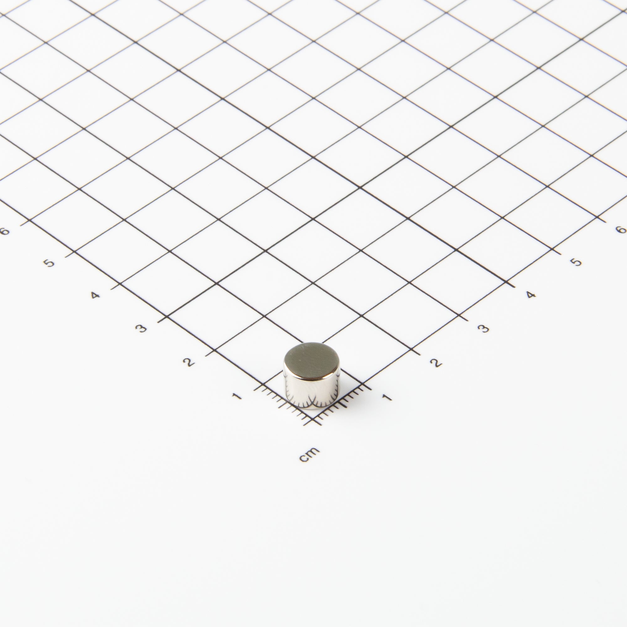 Flacher Scheibenmagnet aus Neodym mit der Abmessung Ø8x6mm