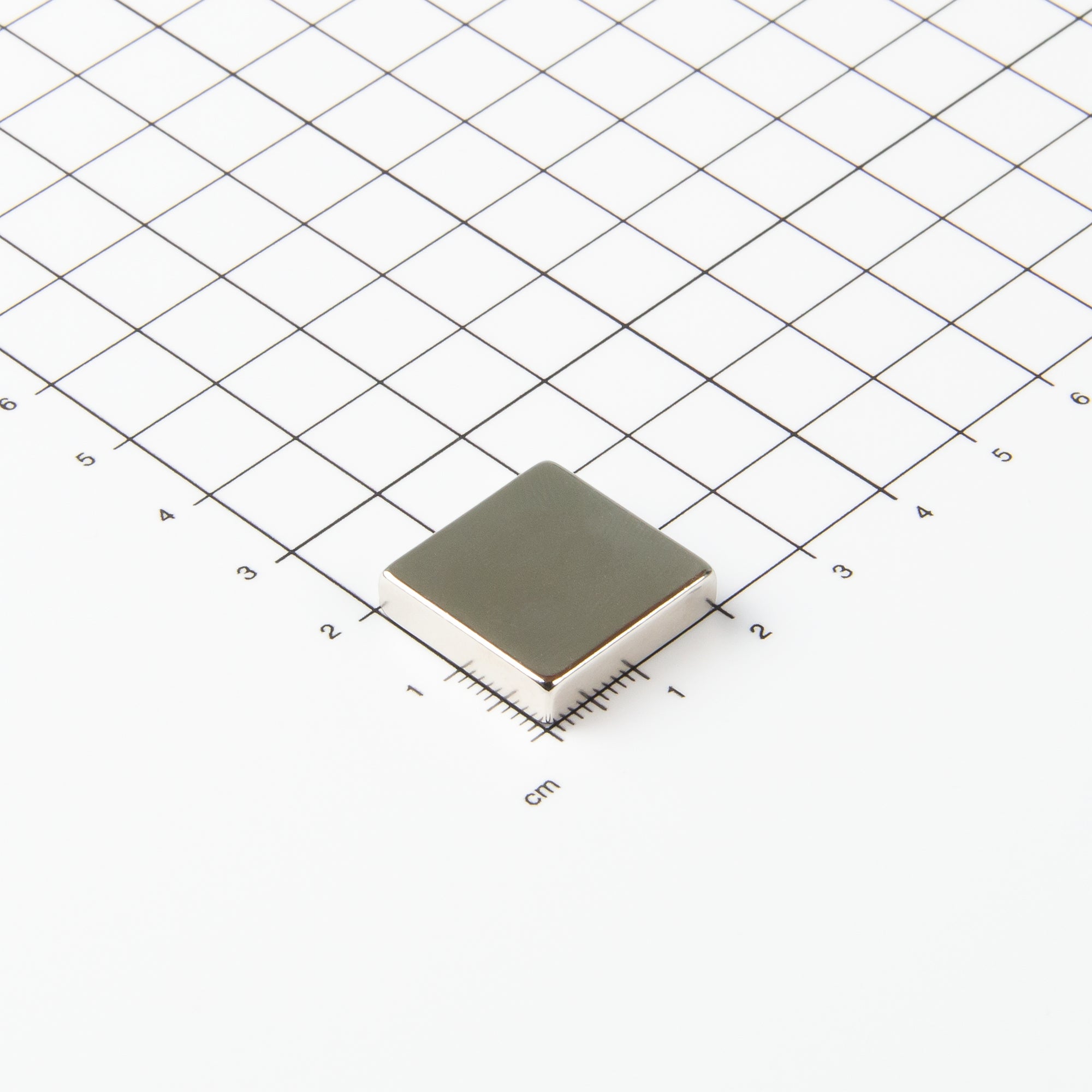 Blockmagnet aus Neodym mit der Abmessung 20x20x5mm