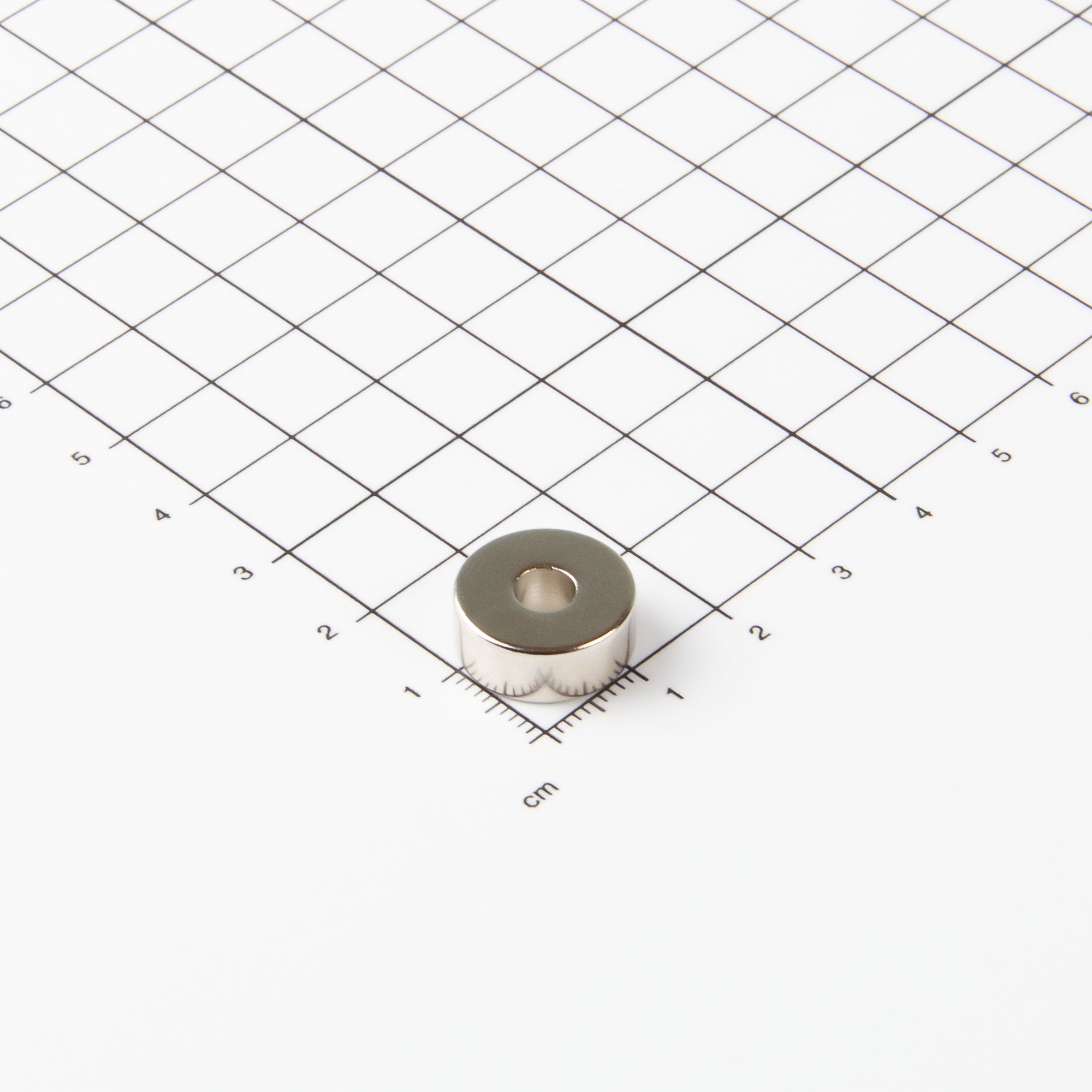 Ringmagnet aus Neodym mit der Abmessung Ø15xØ5x6mm
