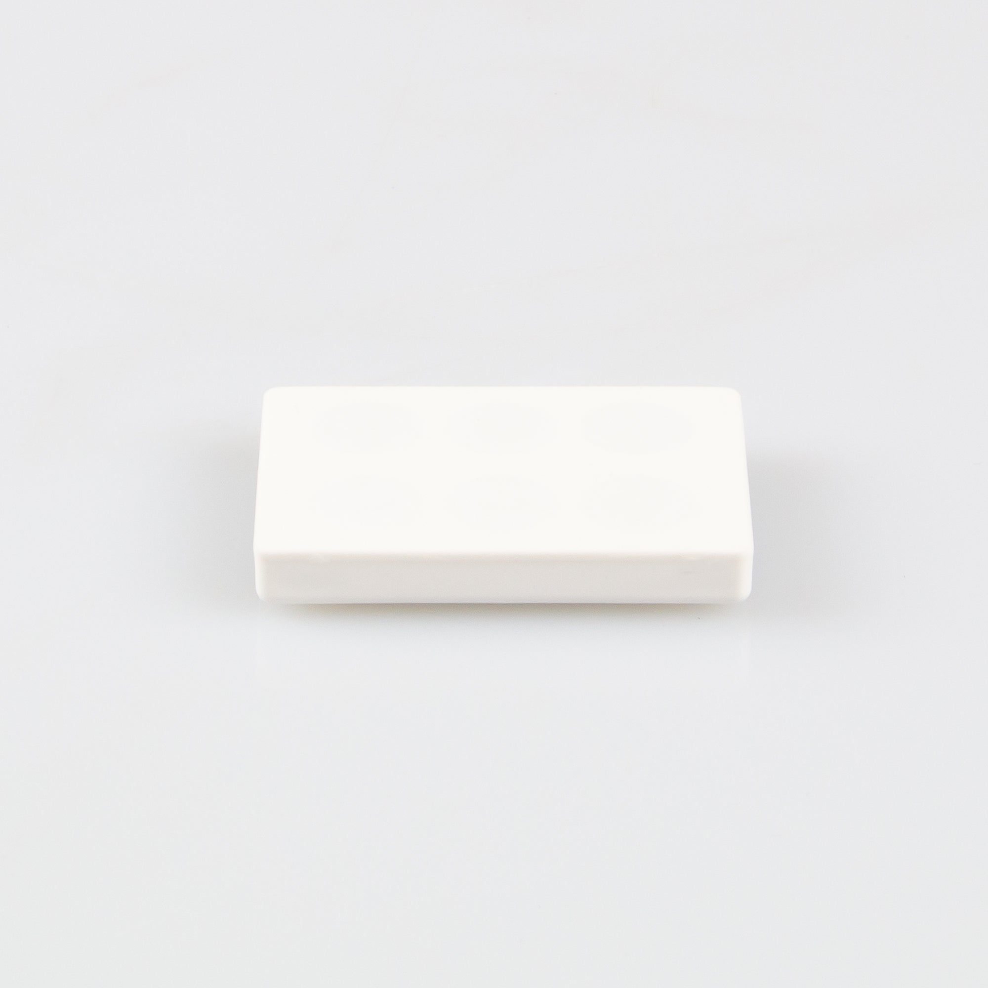 Gummierter weißer Magnet 43x31x6,9mm mit Innengewinde M4 Haftfläche
