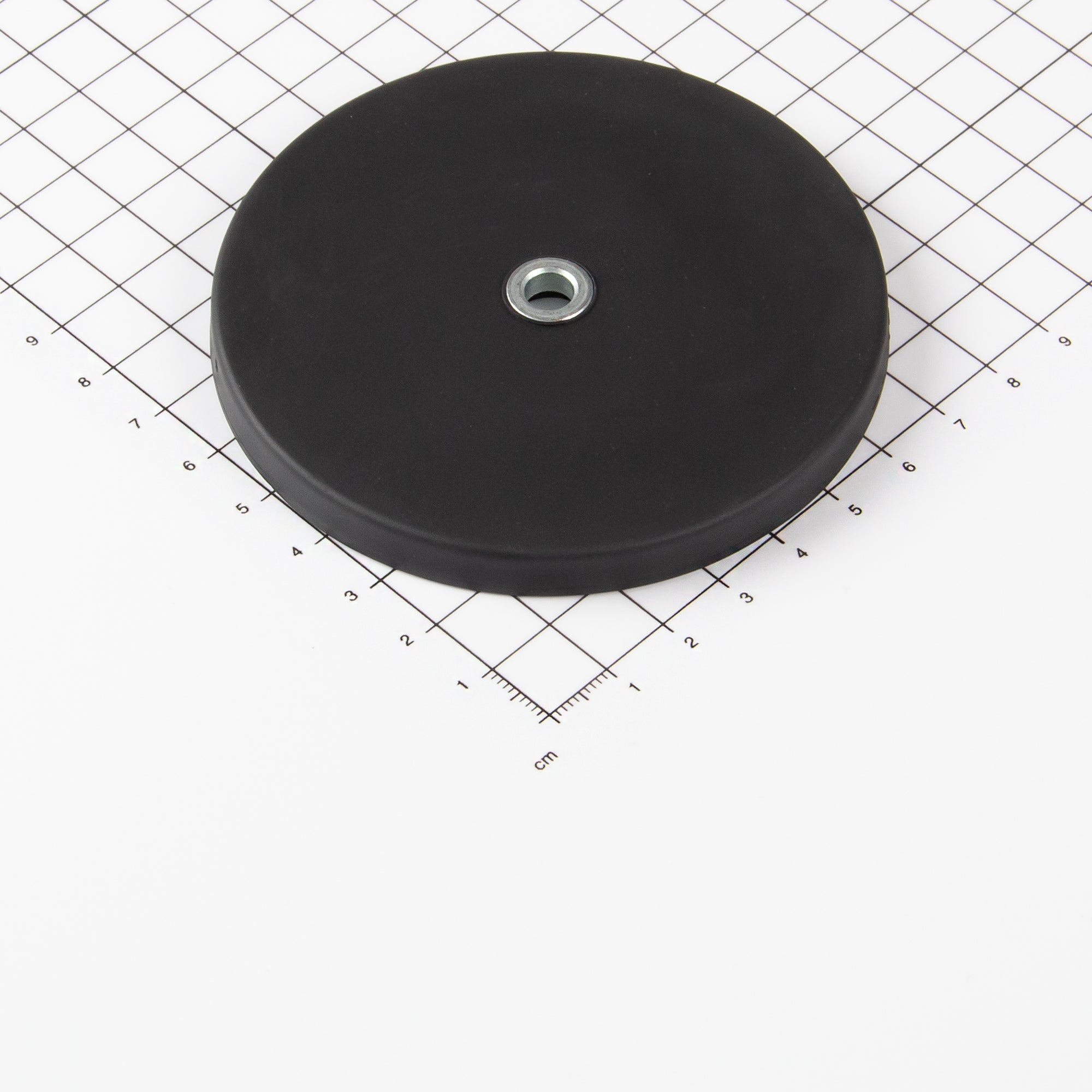 Gummierter schwarzer Magnet Ø88x8,5mm mit konischer Senkung