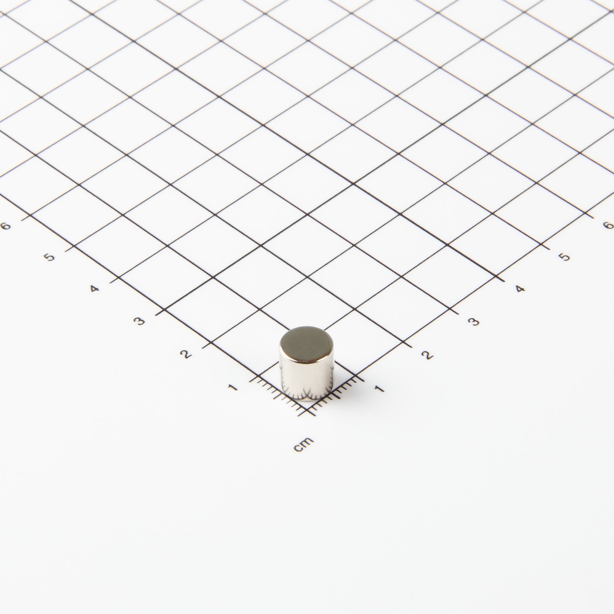 Flacher Scheibenmagnet aus Neodym mit der Abmessung Ø8x8mm