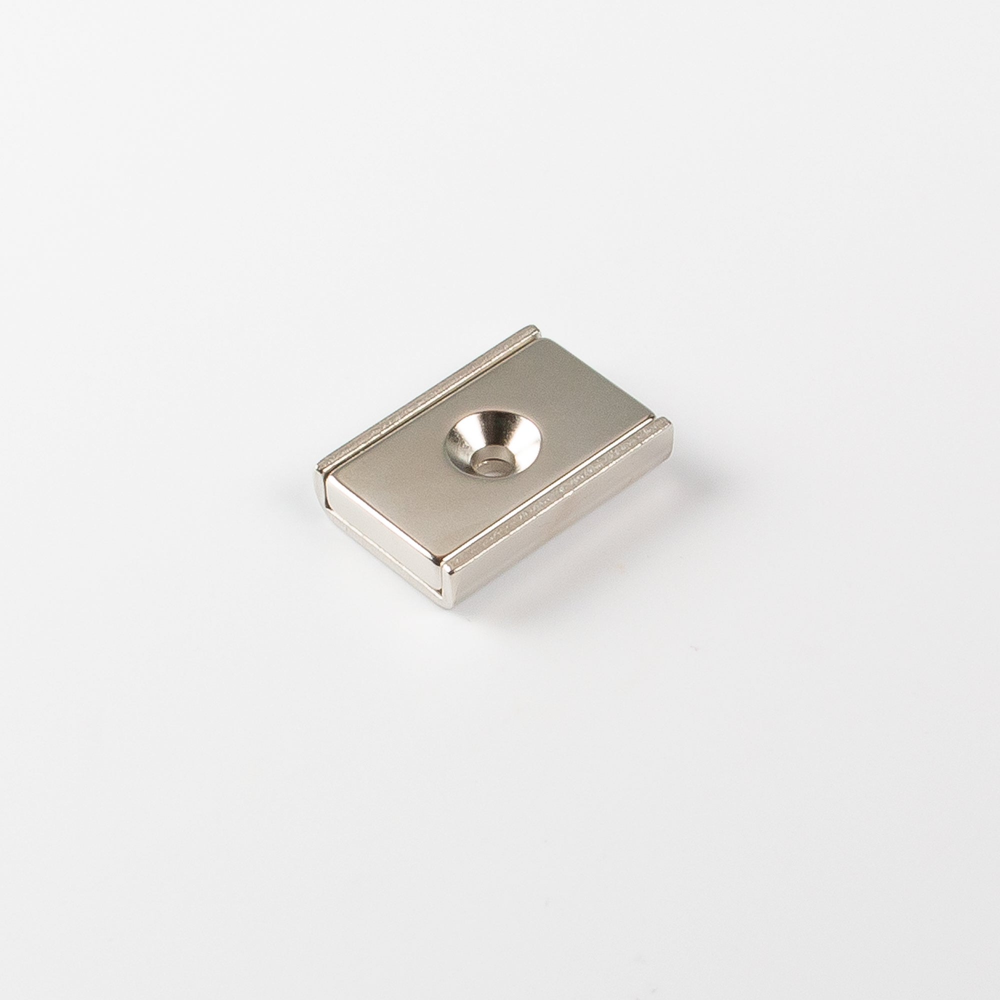 Neodym-Flachleiste 35x24,5x7,5mm mit konischer Senkung