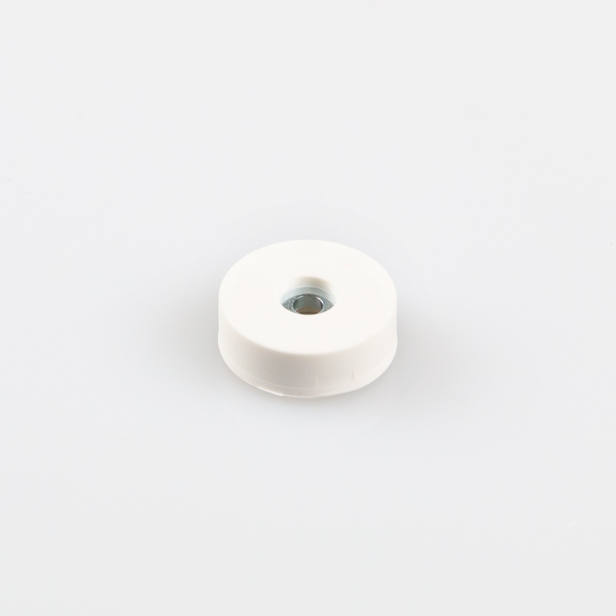 Gummierter Magnet Ø18x6mm mit zylindrischer Senkung