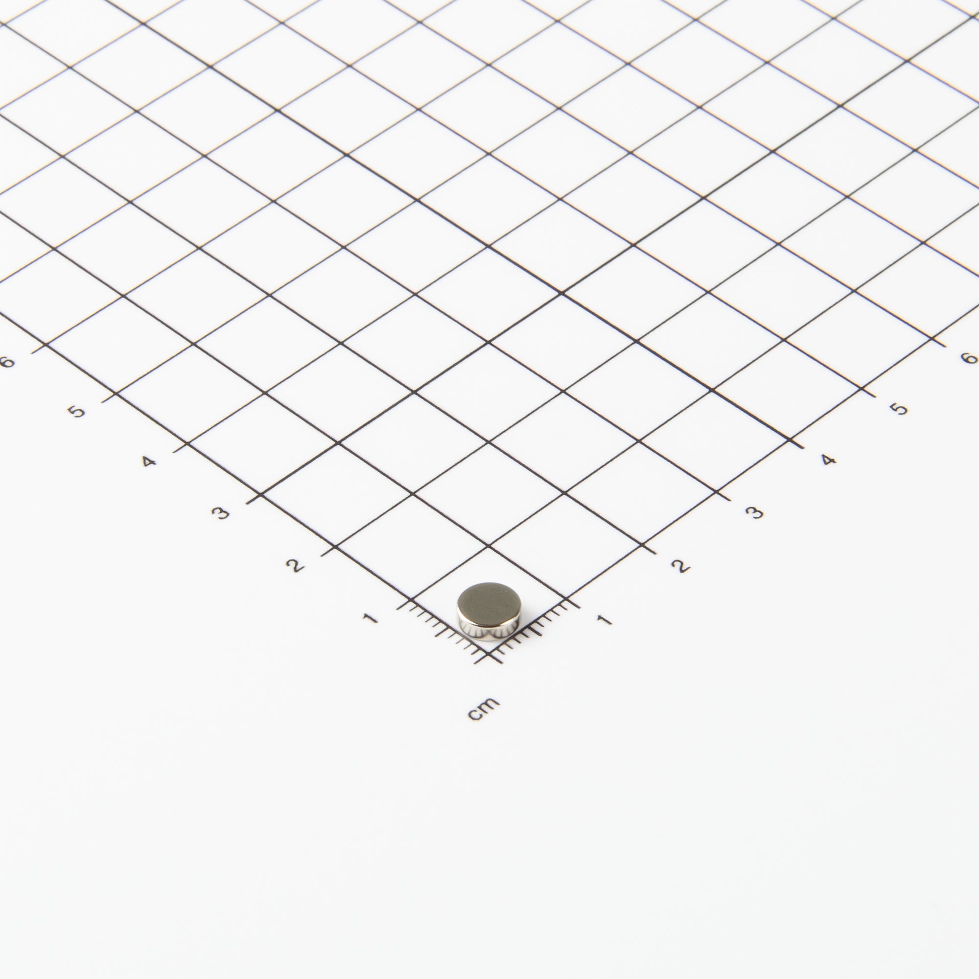 Flacher Scheibenmagnet aus Neodym mit der Abmessung Ø6x2mm